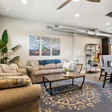 Spacious 3-Story Townhome W Rooftop & City Views